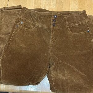 Women’s corduroy pants
Skinny fit